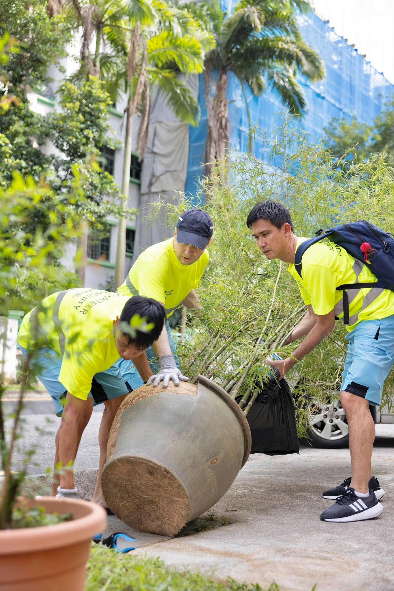 volunteer issues streets